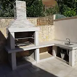 Ema Vila *